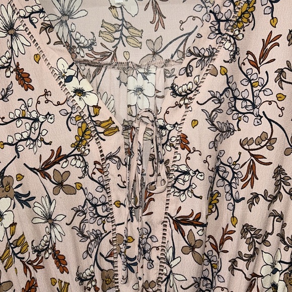 ASTR floral tie romper - Picture 2 of 5